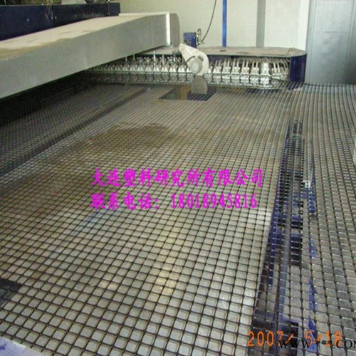 大塑研塑料機(jī)械生產(chǎn)廠家---煤礦夾頂塑料網(wǎng)生產(chǎn)線(xiàn)/格柵機(jī)器dsy-gs-4000-6000