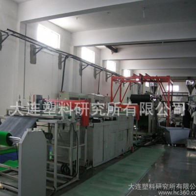 900-1200mm幅寬 LLDPE塑料草坪墊生產(chǎn)線(xiàn)擠出機(jī)器