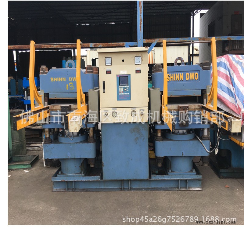 信多雙頭硫化機(jī)200T