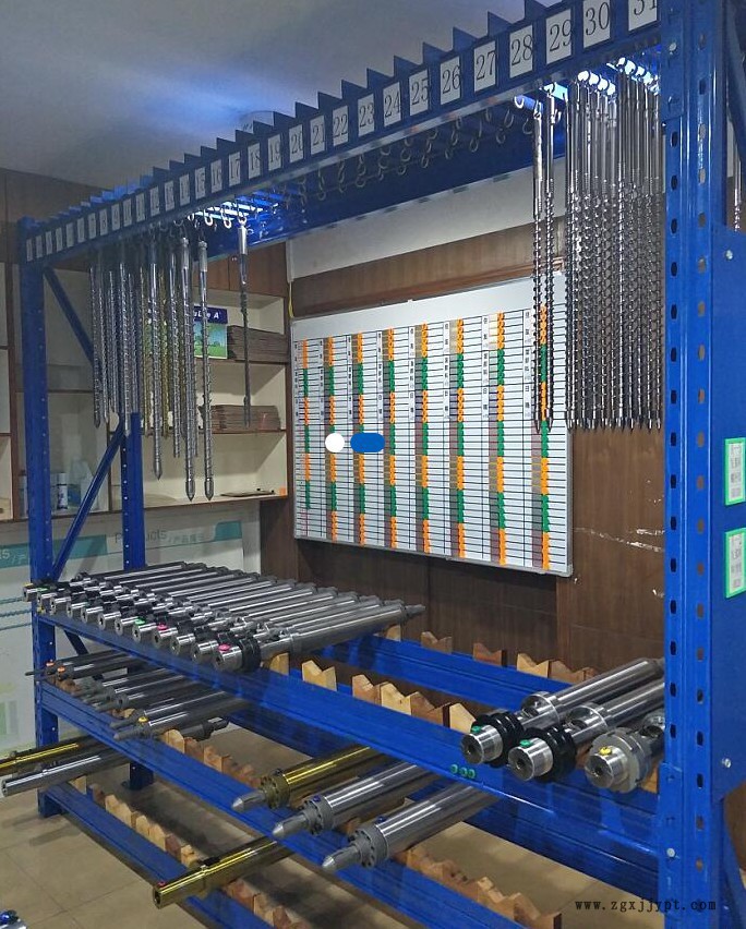 POM料螺桿的長徑比_立式注塑機螺桿        _65熔噴布機單螺桿