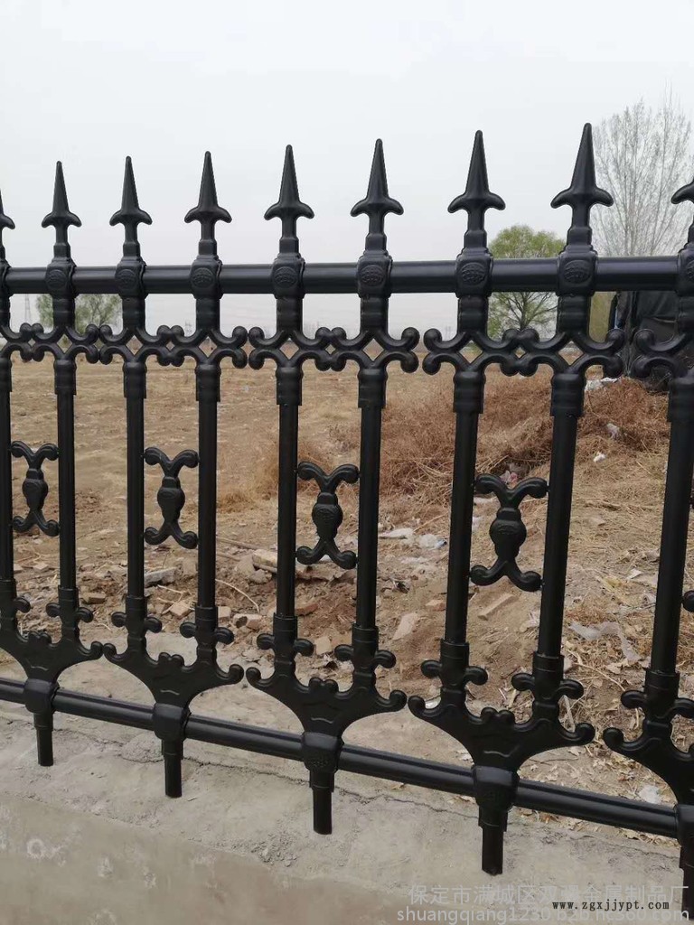 雙強社區(qū)護欄鋅鋼草坪PVC護欄鋅鋼空調(diào)護欄