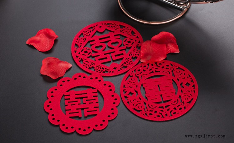 創(chuàng)意 彩色 隔熱 吸水 毛氈杯墊時尚創(chuàng)意鏤空餐墊 禮品促銷贈送示例圖14