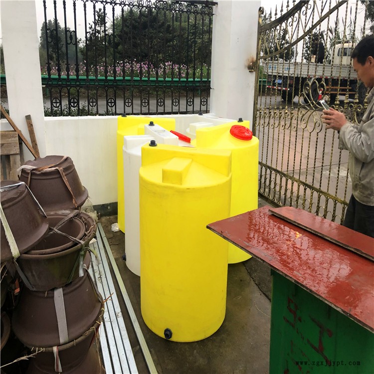 帶計(jì)量泵劑塑料攪拌桶 甬誠(chéng)10噸帶攪拌加桶 配攪拌機(jī)化工容器劑桶