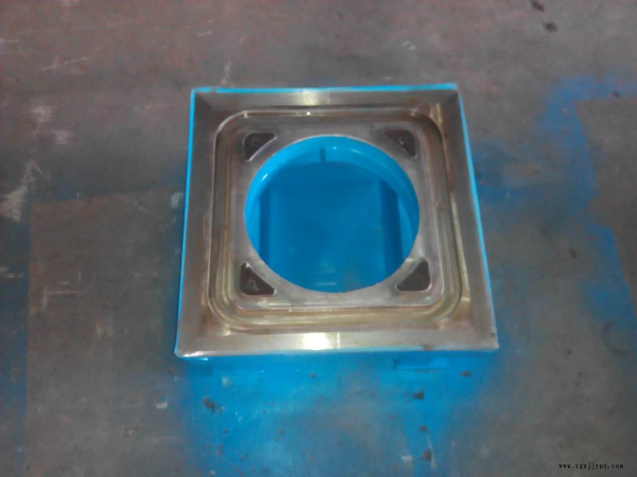 83037132.jpg 7901720.jpg