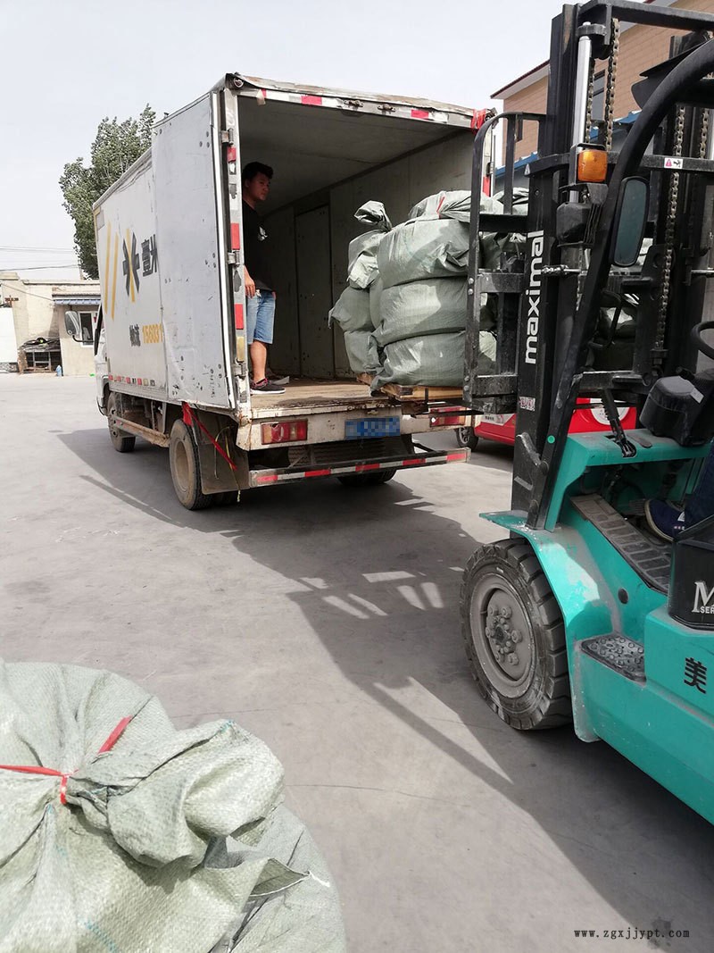 15280416184_1265221887