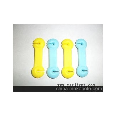 專業(yè)各類TPE軟膠產(chǎn)品立式注塑加工