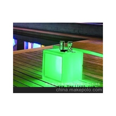 供ＬＥＤ發(fā)光燈箱、酒吧發(fā)光桌椅、塑料家具系列　滾塑加工