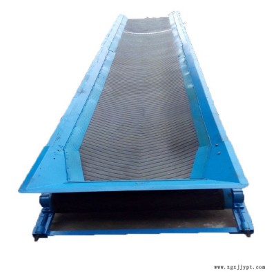 輪胎式皮帶輸送機(jī)    小型皮帶機(jī)   槽型的皮帶輸送機(jī)