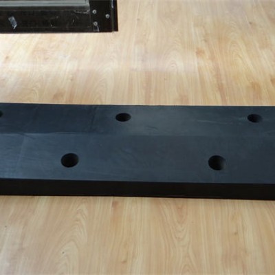 電廠用翻車機(jī)靠車板生產(chǎn)廠家-漢戎機(jī)械誠(chéng)信企業(yè)