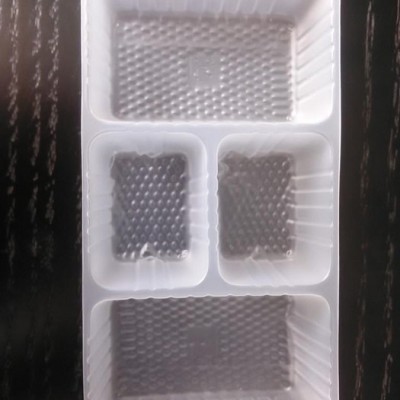 上海食品包裝盒、一次性餐盒、、PP雙色壽司包裝盒、果蔬托盤 廣舟包裝我司通過了食 品級QS認(rèn)證，有專門的食品級生產(chǎn)車間