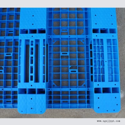 盛世弘博_塑料托盤現(xiàn)貨供應(yīng)四面進(jìn)叉售后無憂