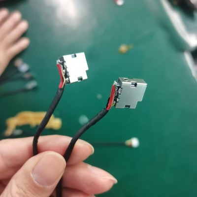 電腦連接器低壓注塑模具，膠料