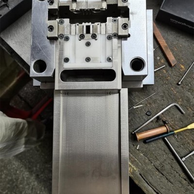 供應(yīng)藍(lán)牙電子PCBA線路板包膠低壓注塑模具，膠料