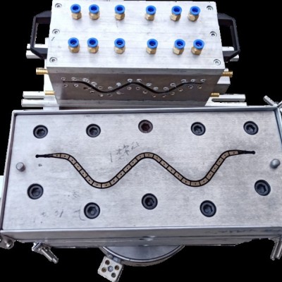 樂朗 PP三彎擠出模具 (7)