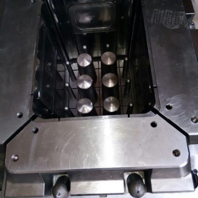 塑料模具、周轉(zhuǎn)箱模具、啤酒箱模具、高精密模具