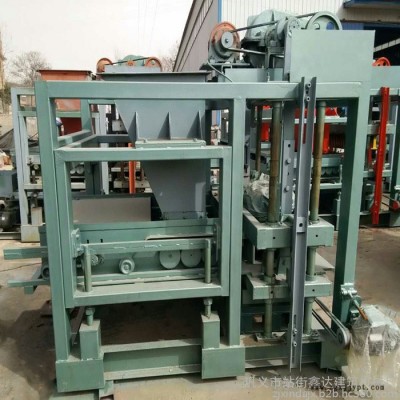 鑫達QTJ4-25型砌塊磚設備出磚率高 自動布料式砌塊磚機現(xiàn)貨供應空心磚機廠家價格 全自動砌塊磚機模具一機多用可定制