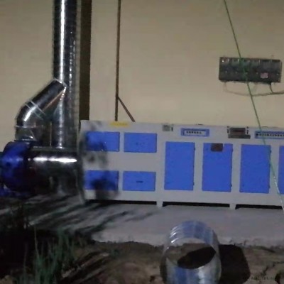 百輝環(huán)保供應(yīng)布袋除塵器及光氧設(shè)備，光氧設(shè)備廣泛用于橡膠，塑料模具等含有害氣體的單位      河北百輝環(huán)保