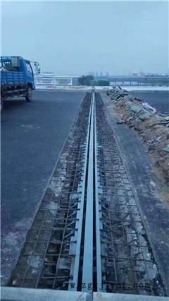 新聞:云南保山公路橋梁伸縮縫現(xiàn)場施工