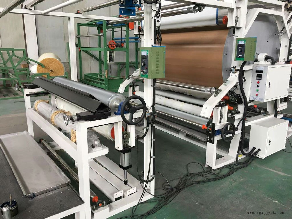 江蘇油膠復(fù)合機(jī)廠家 TPU薄膜復(fù)合機(jī) 防曬服面料復(fù)合機(jī) 服裝面料復(fù)合機(jī)