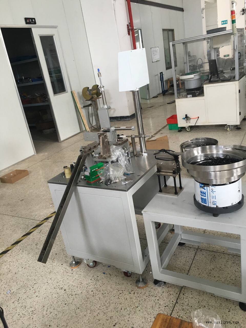 油壓密封圈全自動組裝機(jī)密封圈減振器自動組裝設(shè)備O型圈組裝設(shè)備示例圖4