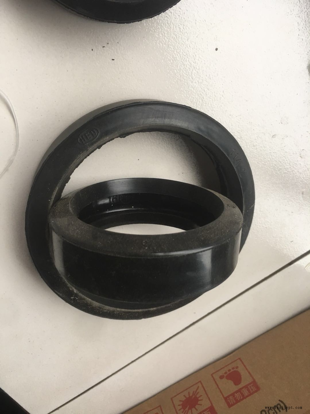 19053977.jpg 769959.jpg