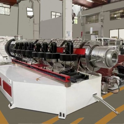 岳陽市SPC石塑地板生產(chǎn)線博宇SPC地板擠出設(shè)備價(jià)格實(shí)惠