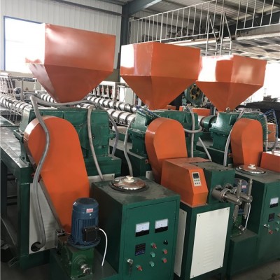 草莓網(wǎng)套機價格-龍口云生包裝機械(在線咨詢)-甘肅草莓網(wǎng)套機