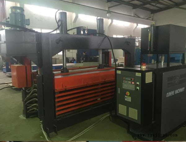 07082077.jpg 多層熱壓機(jī)加熱.jpg